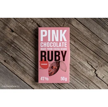 Čokoláda Lyra RUBY JAHODA Růžová čokoláda s lyofilizovanými jahodami 50 g