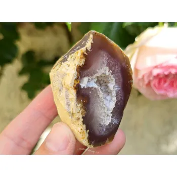 Přírodní kámen Přírodní geoda z achátu s dutinkou 102g Brazílie