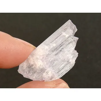 Přírodní kámen Krystal kunzit 5,5g
