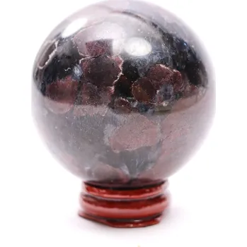 Drahý kámen Magieprirody.cz Granát koule 60 mm 385 g přírodní kámen + dřevěný podstavec #A312