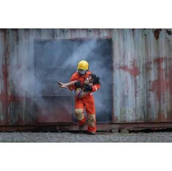 Plakát Plakát, Obraz - Firefighter professionally rescue the victim on, Vithun Khamsong