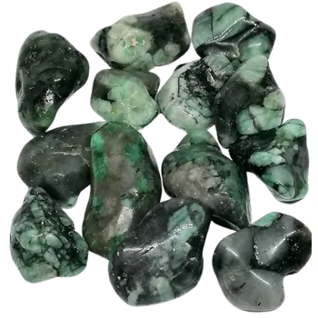 Přírodní kámen Smaragd tromlovaný 2 cm – přírodní zelený kámen z Afriky