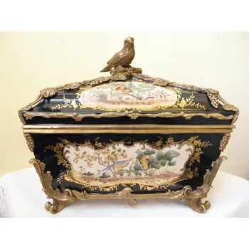 LUXUSNÍ VELKÁ PORCELÁNOVÁ TRUHLICE - MOSAZ