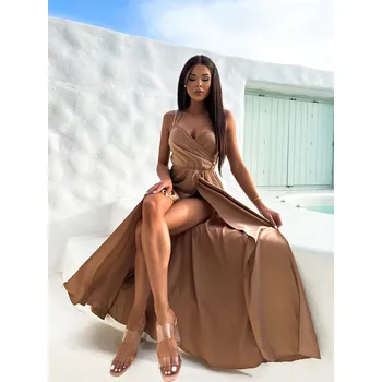 Dámské šaty Hnědé elegantní šaty PATILLA s rozparkem