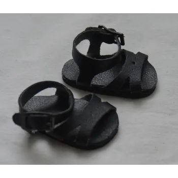 Doplněk pro panenku Černé sandály se zapínáním na přezku (Boty na panenky Paulina - 33cm)