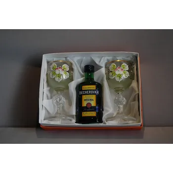 Dárkový potravinový koš Dárkový set Becherovka 0,05l a malované sklenice
