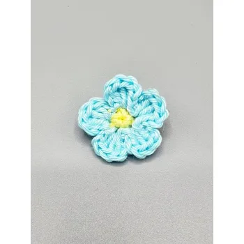 Brož Háčkovaná kytka - brož s miskou světle modrá se žlutým středem