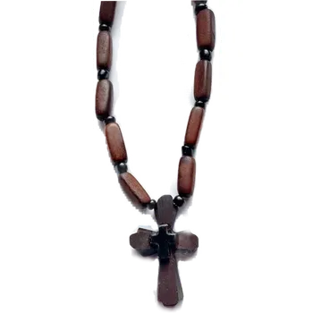 Přívěsek Východní dřevěný kříž s korálky na krk D