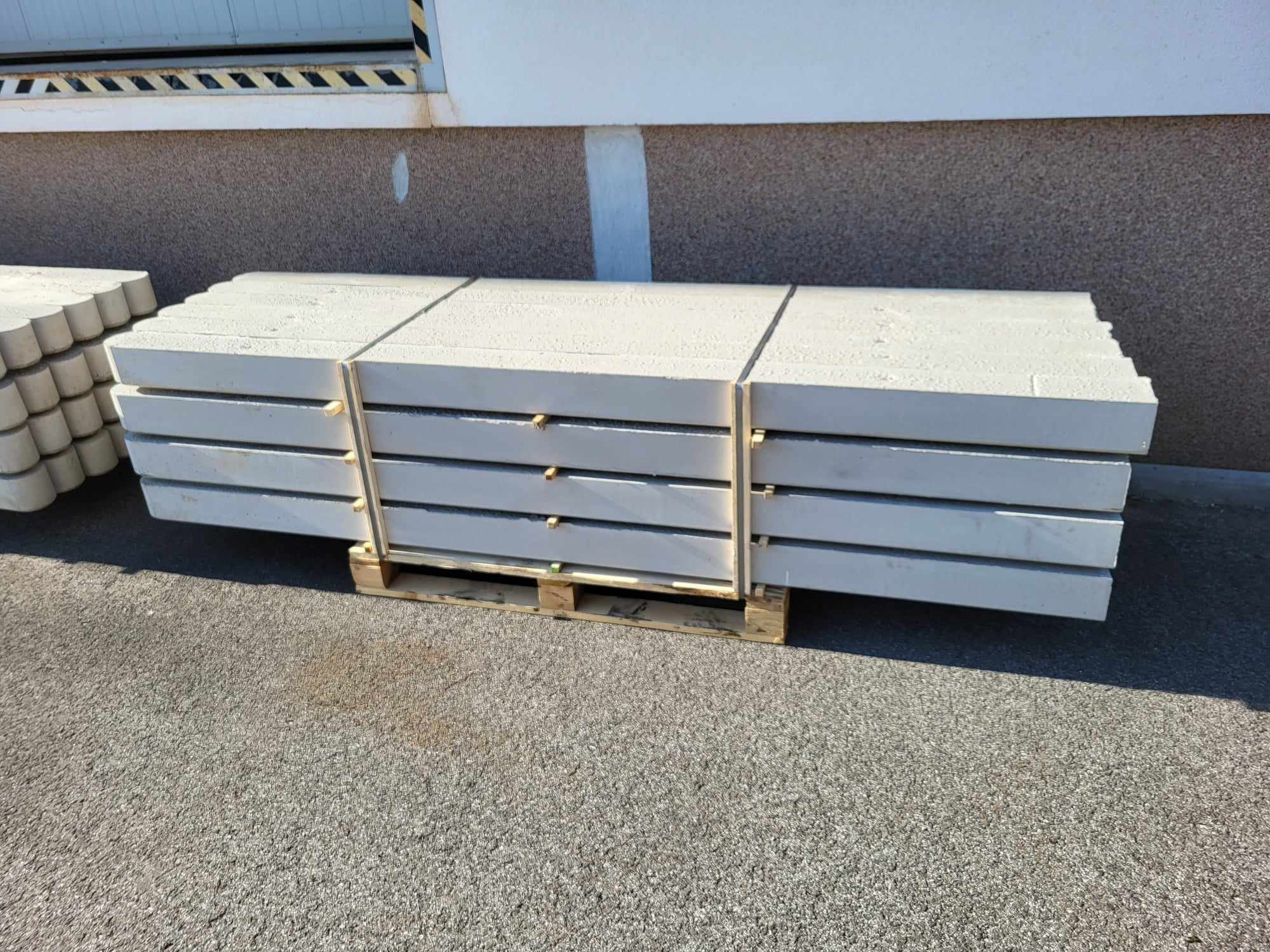 Betonový sloupek plotový 220x8x8 - Vysoká Kvalita Za Skvělou Cenu