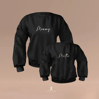 Kojenecká souprava Set mikin s balonovými rukávy a výšivkou MOMMY a JMÉNA DÍTĚTE Barva: Černá, Velikost dítě: 3-6 měsíců, Velikost máma: S- M