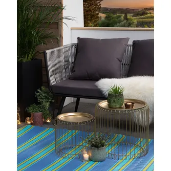 Koberec Venkovní koberec modrý syntetický materiál 120 x 180 cm pruhovaný s geometrickým vzorem ekologický obdélníkový moderní styl Beliani