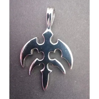 Přívěsek Abstrakce připomínající netopýra - ocelový přívěsek