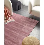 Koberec růžový viskózový 140 x 200 cm všívaný s krátkým vlasem moderní design obývací pokoj Beliani