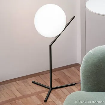Lampička FLOS IC T1 Vysoká stolní lampa černá - Ø koule 20 cm, šířka podstavce 32,1 cm, výška rámu 44,2 cm černá, opálově bílá 1 x 60 W - Doprava zdarma