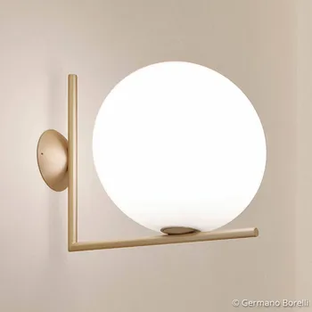 Lampička Nástěnné svítidlo FLOS IC C/W2, mosaz Ø 30 cm - Ø koule 30 cm, Ø pro montáž na stěnu 11 cm opálově bílá, kartáčovaná mosaz 1 x 205 W - Doprava zdarma