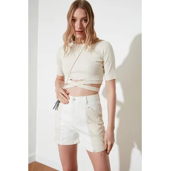 Dámské kraťasy Dámské kraťasy Trendyol Ekru Trendyol bílá 1256535