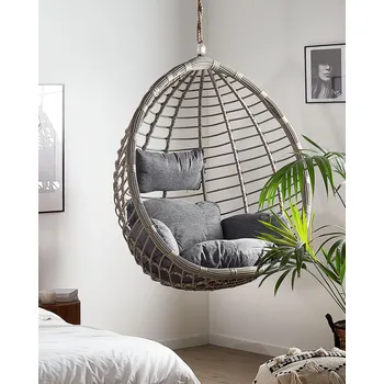Křeslo Závěsné křeslo šedé ratanové houpací křeslo s boho polštáři Beliani