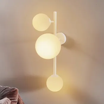 Lampička ALDEX Nástěnné světlo Dione, tříramenné, bílé - Ø malé koule 14 cm; Ø velká koule 20 cm bílá matná, bílá 1 x 60 W E27 + 2 x 40 W E14 - Doprava zdarma