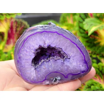 Přírodní kámen Achát geoda s dutinou barvená fialová 197g z Brazílie