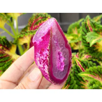 Přírodní kámen Achát geoda s dutinou barvená růžová 152g z Brazílie