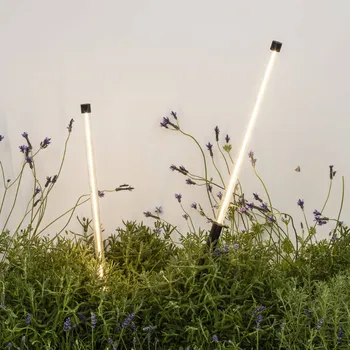 FARO BARCELONA Bambou 1068 LED lampa se zemním bodcem, černá, hliník/sklo, výška 80 cm - Zemní hrot - délka 26,8 cm, Ø 7 cm; celková délka 106,8 cm; délka kabelu 190 cm 1 x 8 W LED - Doprava zdarma