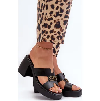 Dámské pantofle Zazoo 40419 Kožené Dámské Žabky S Výstřihy A Ozdobou Barva: Černá, Velikost: 40