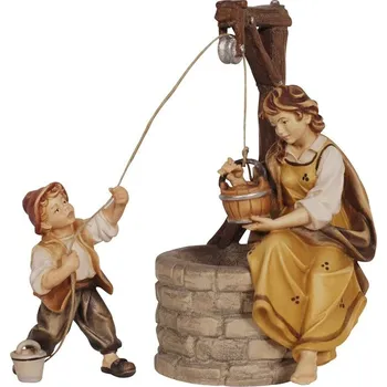 Vánoční dekorace Ornatis Žena s dítětem u studny Provedení: Malované, Velikost stojících figur dospělých postav: 11 cm