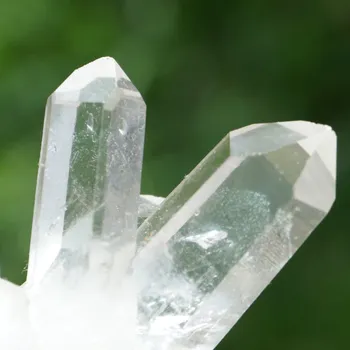 Přírodní kámen Křišťál se zelenými fantomy, , skladem