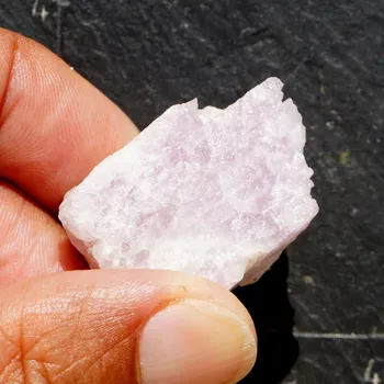 Přírodní kámen Kunzit surový (440), , skladem