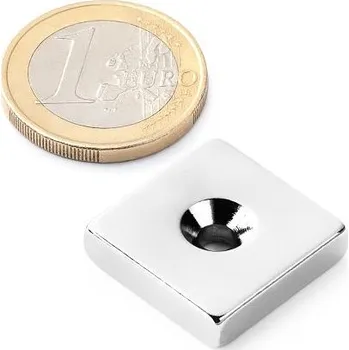 Dekorativní magnet Neodymový magnet kvádr 20&nbsp;×&nbsp;20&nbsp;×&nbsp;5&nbsp;mm, s&nbsp;otvorem M4, síla 7,5&nbsp;kg