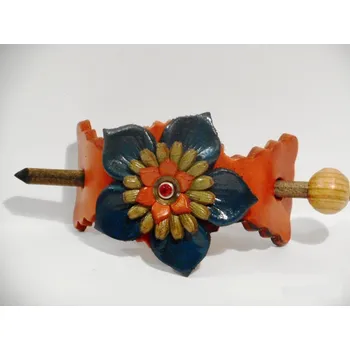 Kožená spona do vlasů s dřevěnou jehllicí č.19 Barva: Oranžová