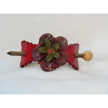 Kožená spona do vlasů s dřevěnou jehlicí č.21 Barva: Červená