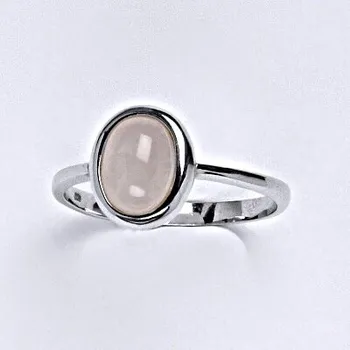 Prsten Stříbrný prsten s přírodním kamenem růženín 8 x 6 mm, T 1355