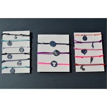 Náramek Provázkový náramek s přívěškem barva: tmavě růžová, Přívěšek: houslový klíč