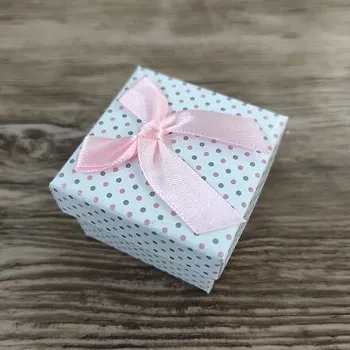 Dárková krabička Papírová krabička s růžovou mašlí a puntíky 5x5