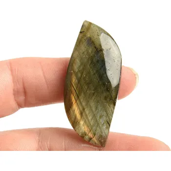 Přírodní kámen Labradorit mugle s barevnými odlesky 10,9g