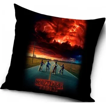 Dekorativní polštářek Carbotex • Polštář Stranger Things - motiv Storm Guards - 40 x 40 cm