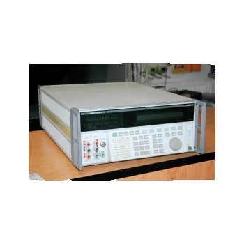 Zkoušečka Fluke 5700A, multifunkční kalibrátor