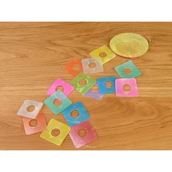 Barevná zvonkohra z perleti čtverečky