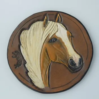 Podtácek Pivní kožený podtácek - kůň polomino (originální ruční výrobek ze Slovácka)