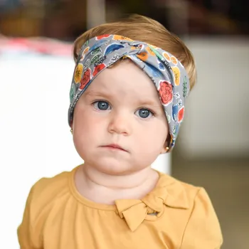 Čelenka světle šedá bavlněná čelenka s kytičkami