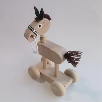 Hračka pro nejmenší Kůň na kolečkách