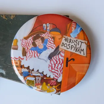 Dekorativní magnet Nerušit dospívám ona - velký magnet 75 mm
