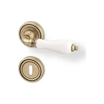 Dveřní kování AC-T SERVIS Dveřní klika BAROK bronz/porcelán - rozetová Provedení kliky: vč. rozety BB - obyčejný klíč, Mechanizmus rozety: Kovová konstrukce