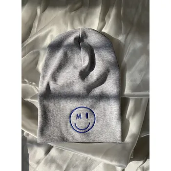 Kojenecká čepice Jarní čepička s vyšitím smajlíka a iniciálu Barva čepičky: Šedá, Velikost čepičky: 35-40cm ( 0-5 měsíců ), Barva nitě: Modrá