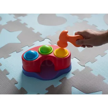 Hračka pro nejmenší Playgo Zatloukačka s kladívkem a míčky