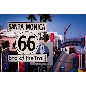 Fototapeta DIMEX | Vliesová fototapeta Konec trasy 66 MS-5-2091 | 375 x 250 cm| modrá, červená, bílá, černá + Vliesová fototapeta na stěnu DIMEX Konec trasy 66 MS52091 v rozměru 375 x 250 cm + lepidlo zdarma