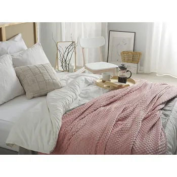 Dětská deka Deka růžový přehoz 200 x 220 texturovaná jemná Beliani