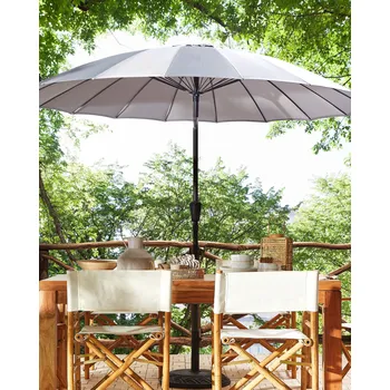 Stínicí technika Zahradní slunečník světle šedý polyester hliníková tyč ⌀ 255 cm moderní venkovní deštník pákový mechanismus UV odolný zahrada terasa Beliani