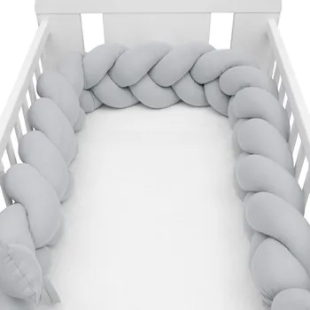 Příslušenství pro dětskou postel a kolébku New Baby Ochranný mantinel mušelínový cop 225 cm